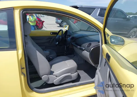 2006 Volkswagen New Beetle 2.5 from USA, damaged, VIN 3VWSW31C96M411997